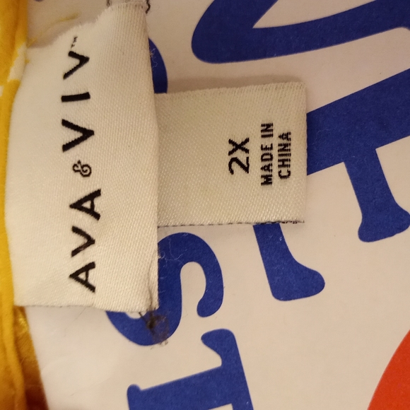 Ava & Viv yellow print top 2x - Picture 6 of 6